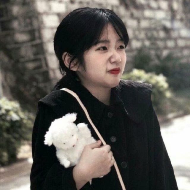 『二枳/uu』给你讲个故事，这故事很长，所以我长话短说，我想你了。