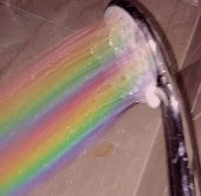 彩色流虹雨
