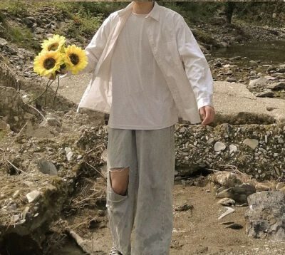 世间的温柔皆如干净的云朵和你