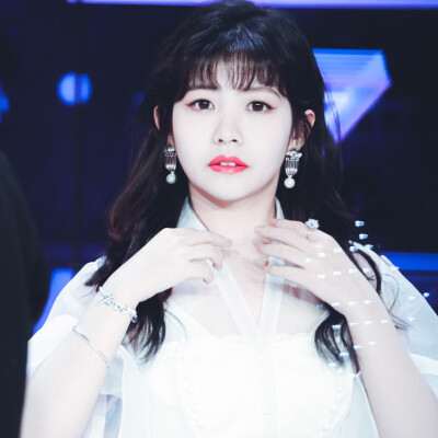 #赖美云
二传注明堆糖唐聍
麻鸭这组好白 咋修都hin白
