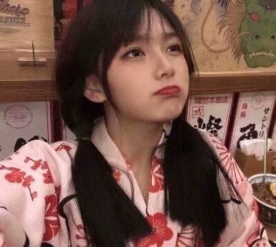 『uu/二枳』很羡慕那些能跟自己喜欢的人在一起的人，不像我，早就被喜欢我的人围得水泄不通。