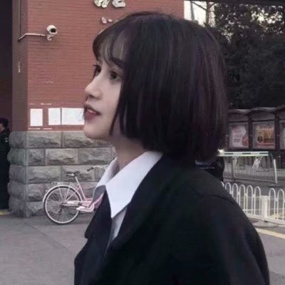 『uu/二枳』很羡慕那些能跟自己喜欢的人在一起的人，不像我，早就被喜欢我的人围得水泄不通。