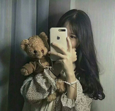 『uu/二枳』很羡慕那些能跟自己喜欢的人在一起的人，不像我，早就被喜欢我的人围得水泄不通。