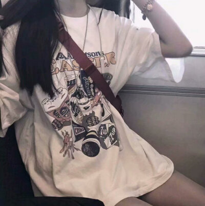 『uu/二枳』很羡慕那些能跟自己喜欢的人在一起的人，不像我，早就被喜欢我的人围得水泄不通。