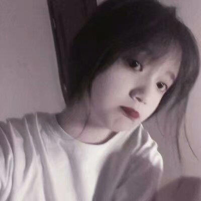 『uu/二枳』很羡慕那些能跟自己喜欢的人在一起的人，不像我，早就被喜欢我的人围得水泄不通。