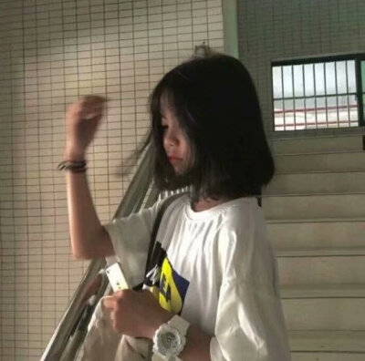 『uu/二枳』很羡慕那些能跟自己喜欢的人在一起的人，不像我，早就被喜欢我的人围得水泄不通。