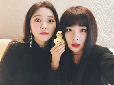 180320 red velvet INS更新
金艺琳yeri 姜涩琪seulgi