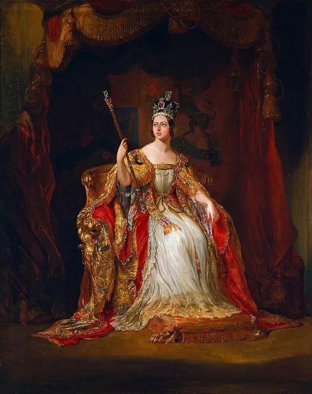 George Hayter《Portrait of Queen Victoria in her coronation robes》，布面油画，128.3×102.9cm，1838年