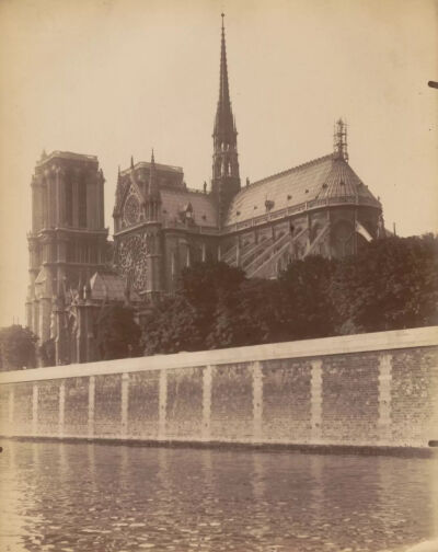 尤金·阿杰《Notre-Dame》，Albumen silver print，22×16.7cm，1899年