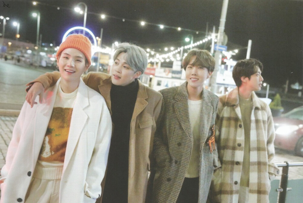 防弹少年团
2020 BTS WINTER PACKAGE' PREVIEW SPOT
©chimtae_D