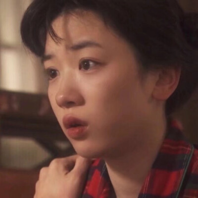 不要在泥泞的生活里打滚
不要跟自己说要安天命
不要被生活的鸡零狗碎碾压