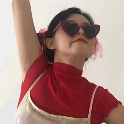 我们终其一生，不过只是想找一个谈得来、合脾性，在一起舒坦，分开久了有点想念，安静久了想闹腾一下，吵架了又立马会后悔认输的合拍的人。 