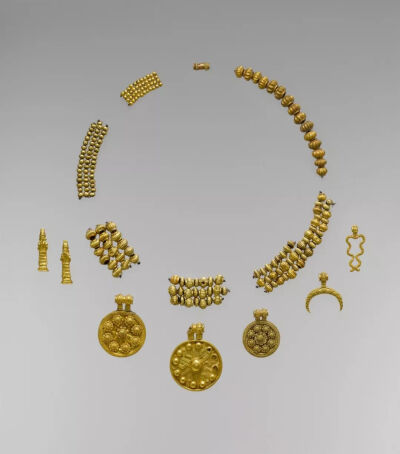 《Necklace pendants and beads》，黄金，公元前17-18世纪