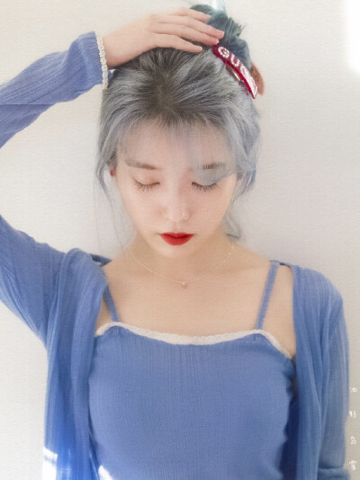 蓝色的IU❄️
