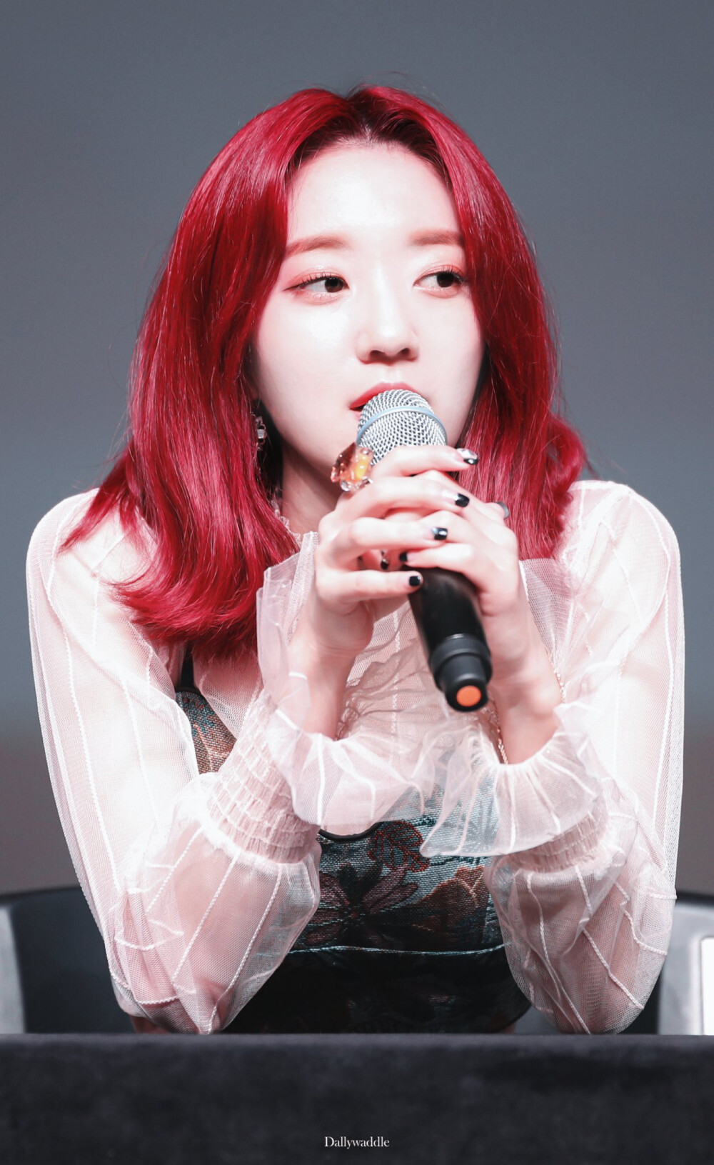 Oh My Girl 裴有彬