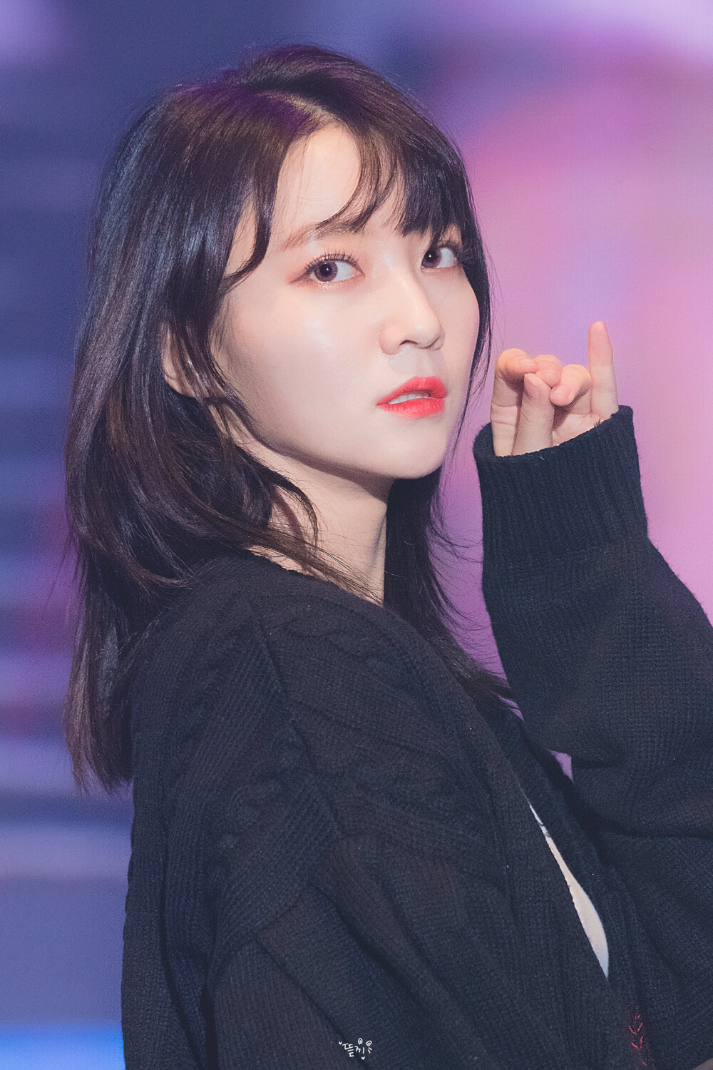 Oh My Girl 裴有彬