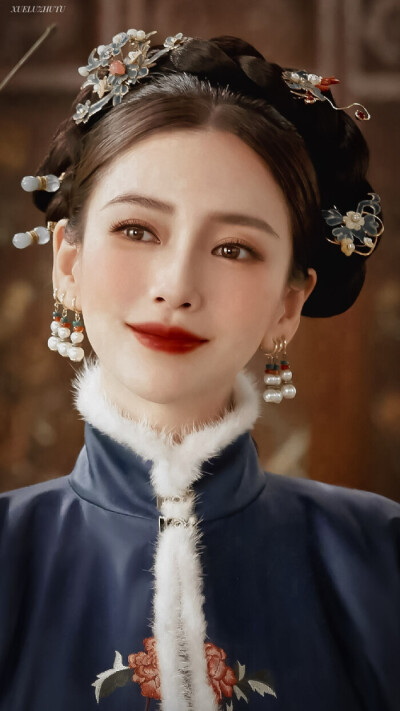  Angelababy（杨颖，1989年2月28日-），出生于上海市，毕业于嘉诺撒圣心商学书院，中国内地女演员、时尚模特。 2003年，以模特身份出道。后因担任时尚模特而在香港崭露头角。2007年，工作重心转向大银幕。201…