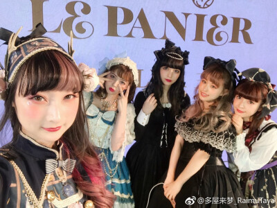 我参加了中国上海举办的LE PANIER时装展，昨天从上海回来啦
#多屋来梦##STARDUST_GROUP##日本星尘公司##时尚##洛丽塔# ​​​