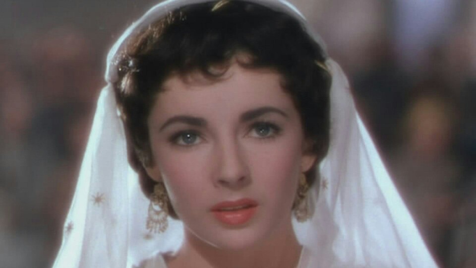  伊丽莎白·泰勒（Elizabeth Taylor，1932年2月27日-2011年3月23日），出生于英国伦敦，美国女演员。[1]1942年，出演首部影视作品《每分钟出生一个孩子》。1943年，与米高梅签约。1961年，凭借电影《青楼艳妓》获得第33届奥斯卡最佳女主角奖。1963年，主演的电影《埃及艳后》上映。1967年，凭借电影《灵欲春宵》获第39届奥斯卡最佳女主角奖。1992年，获得奥斯卡赫肖尔特人道主义奖。2005年，获得英国影视艺术学院颁发的终身成就奖。2011年3月23日，因心脏衰竭去世，享年79岁。
中文名：伊丽莎白·泰勒
外文名：Elizabeth Taylor
星座：双鱼座
身高：157cm
别名：Elizabeth Rosemond Taylor、Liz（莉兹）
出生地：英国伦敦
国籍：美国
出生日期：1932年2月27日
逝世日期：2011年3月23日
代表作品：玉女神驹、灵欲春宵、郎心如铁、巨人传、埃及艳后
职业：影视演员
经纪公司：米高梅电影公司
血型：AB型
毕业院校：洛杉矶高中