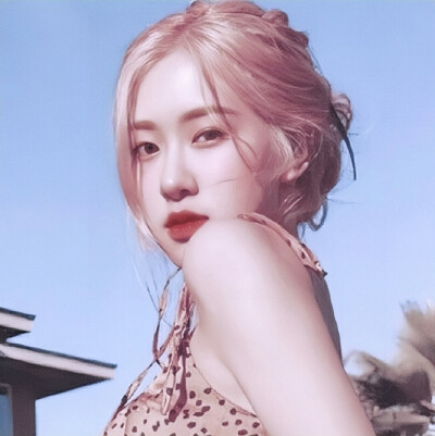 rosé朴彩英
原截贺轲
肉肉太好看啦