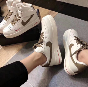 留下你的鞋码免费送啦！
WeChat:NINI995-