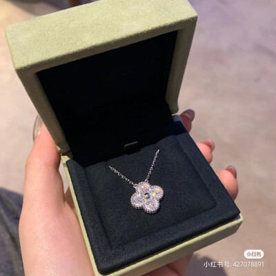 梵克雅宝 满钻中号项链 ￥52000