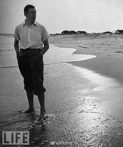 【他们】摄影师Jerry Cooke为诗人奥登拍摄的一组照片~（Fire Island ,1946）