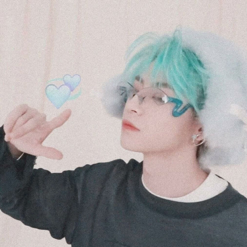 “我……早就喜欢你了，只是，我不能说”