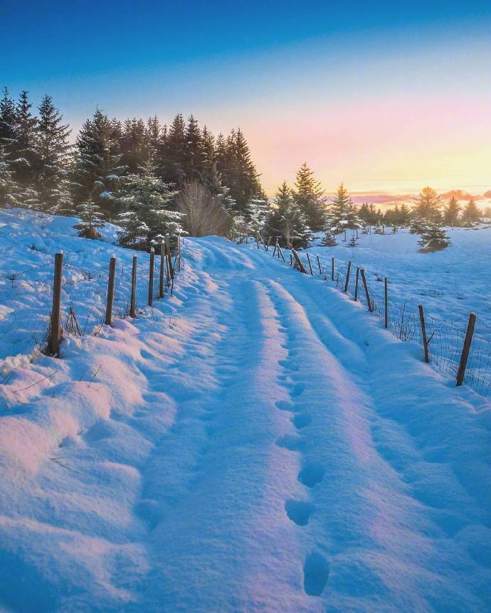 安全感不是多爱，是偏爱，是例外。#暖心情话#