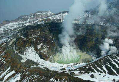 #和环妹一起来旅行# 阿苏山是世界上具有最大破火山口的活火山大火山口内多温泉、瀑布风光绮丽