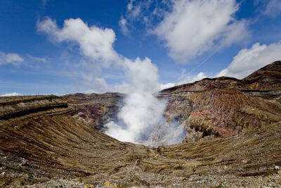 #和环妹一起来旅行# 阿苏山是世界上具有最大破火山口的活火山大火山口内多温泉、瀑布风光绮丽