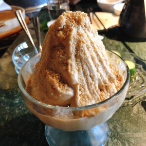 20191021 午餐
和爸爸妈妈一起在不是我们的城市吃！火！锅！
大突破！
吃得超饱超开心！
最开心的是他们也都很开心。

花生冰沙简直香到哭泣。

如果再去那座城市，还要再带他们去吃！