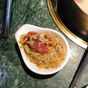 20191021 午餐
和爸爸妈妈一起在不是我们的城市吃！火！锅！
大突破！
吃得超饱超开心！
最开心的是他们也都很开心。

花生冰沙简直香到哭泣。

如果再去那座城市，还要再带他们去吃！