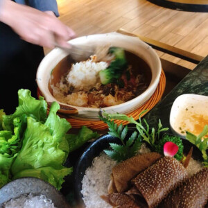 20191021 午餐
和爸爸妈妈一起在不是我们的城市吃！火！锅！
大突破！
吃得超饱超开心！
最开心的是他们也都很开心。

花生冰沙简直香到哭泣。

如果再去那座城市，还要再带他们去吃！