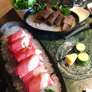 20191021 午餐
和爸爸妈妈一起在不是我们的城市吃！火！锅！
大突破！
吃得超饱超开心！
最开心的是他们也都很开心。

花生冰沙简直香到哭泣。

如果再去那座城市，还要再带他们去吃！