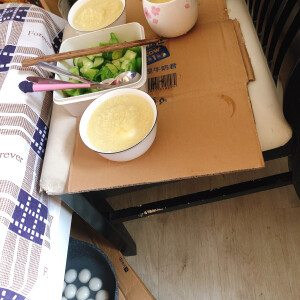 20191021 早餐
爸妈在，煮了我想喝却一直没攒足力气自己煮的小米粥。