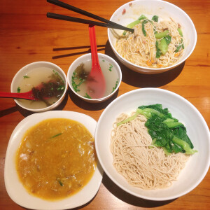 20191021 午餐
啊啊啊啊啊吃了超好吃的蟹黄拌面。
对面是一位超可爱的好朋友。

认真努力又可爱的女孩子。
无敌期待不远的未来再见面。