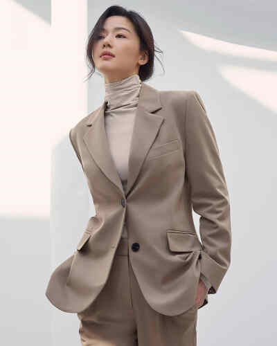 全智贤 | 品牌画报拍摄，穿基础款服装也能以气质取胜～