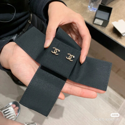 Chanel 耳钉 ￥2500