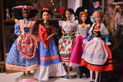 【Barbie® Inspiring Women™ Series Frida Kahlo Doll】
傳奇女性系列弗里达•卡罗芭比