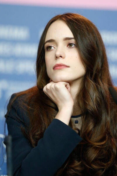 斯塔西·马汀（Stacy Martin），1991年1月1日出生于法国巴黎，英国模特、演员。