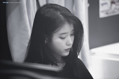 李知恩 iu
cr.bluewing