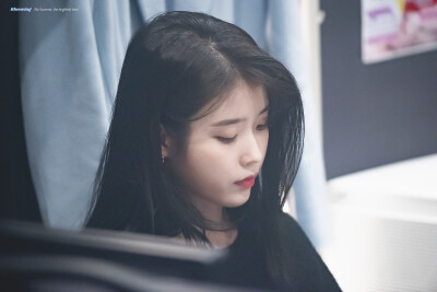 李知恩 iu
cr.bluewing