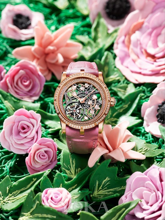 罗杰杜彼（Roger Dubuis）
罗杰杜彼（Roger Dubuis）以传奇的布劳赛良德 森林（forest of Brocéliande）为主题，创 造出浪漫的Creative Skeletons非凡创意镂空 系列三部曲腕表，贴近女性追求细致优美的 视觉品味。这些时计作品宛如一系列新颖独创 的影像画面，由艺术家亚历山德拉·布鲁尔 （Alexandra Bruel）设计布局，展现出品牌 独到的创新观点。