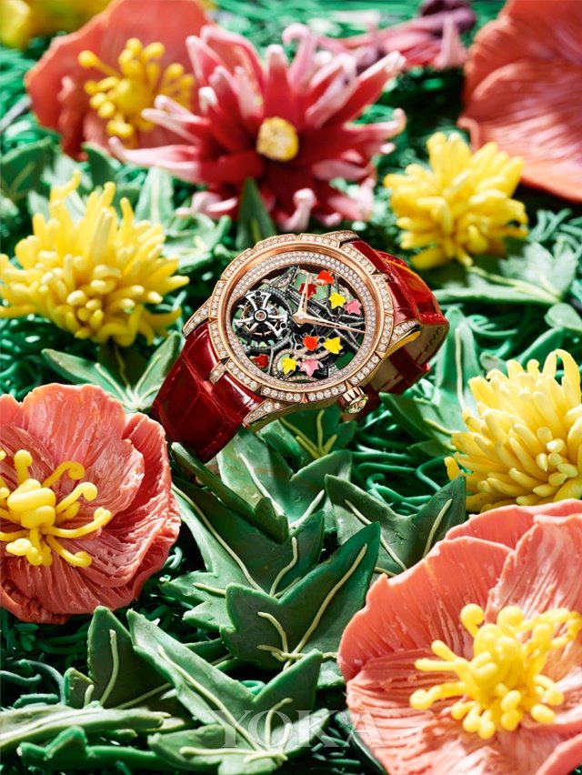 罗杰杜彼（Roger Dubuis）
罗杰杜彼（Roger Dubuis）以传奇的布劳赛良德 森林（forest of Brocéliande）为主题，创 造出浪漫的Creative Skeletons非凡创意镂空 系列三部曲腕表，贴近女性追求细致优美的 视觉品味。这些时计作品宛如一系列新颖独创 的影像画面，由艺术家亚历山德拉·布鲁尔 （Alexandra Bruel）设计布局，展现出品牌 独到的创新观点。