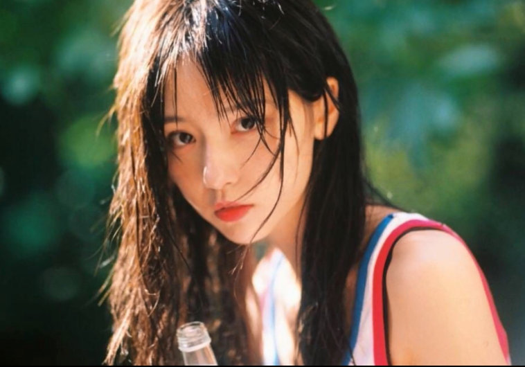 #爱情公寓5#诸葛大力私照，95年的直男女神成果啊长发比短发更撩人！还有好身材加持你们谁要承包？人家好像有男朋友啦哈哈哈