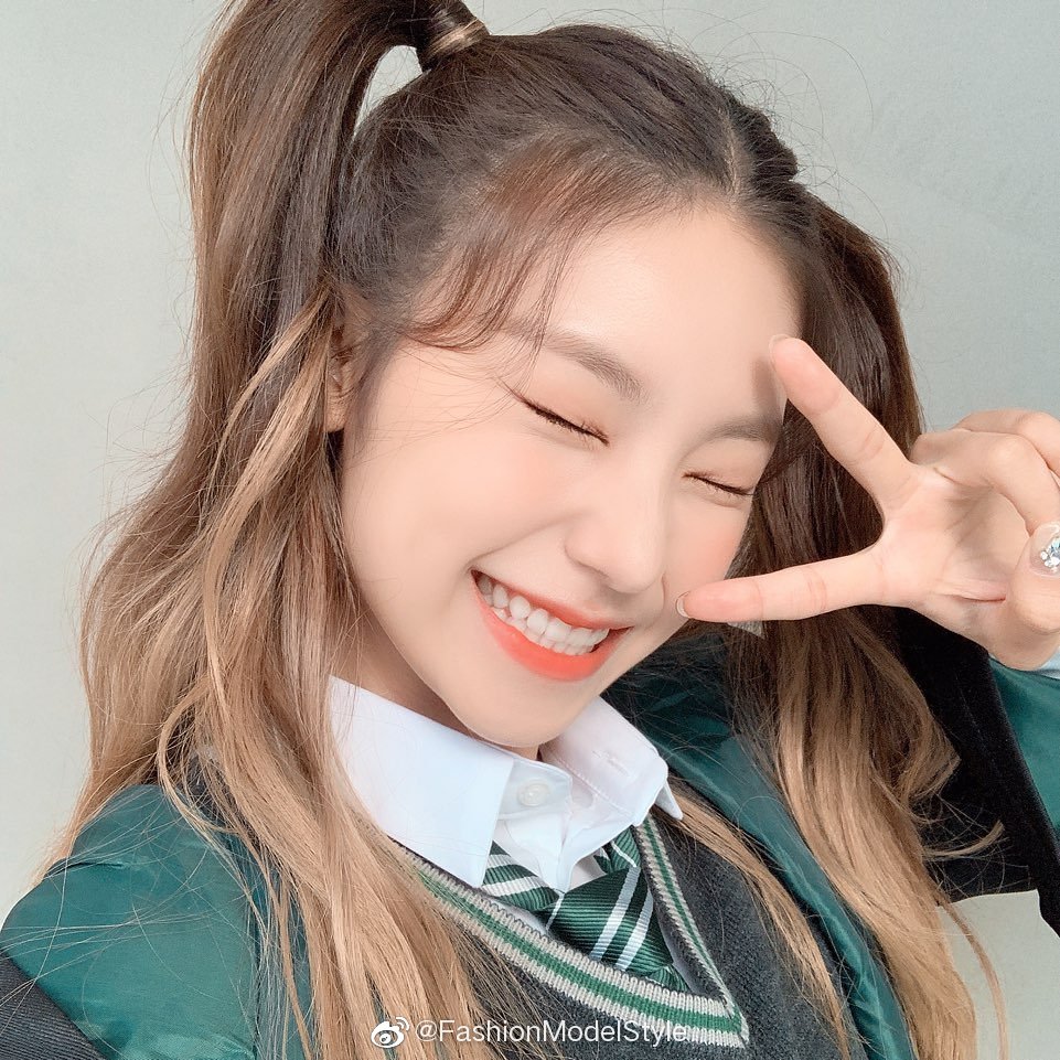 ITZYPeaceCeleb Korea Style | ITZY Yeji黄礼智insta更新