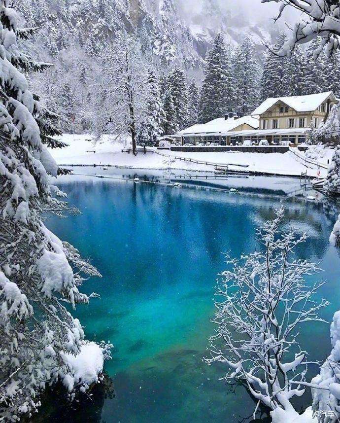 #和环妹一起来旅行# 瑞士蓝湖其深蓝色的湖水晶莹剔透是阿尔卑斯山上一颗闪耀的明珠空气零污染 远离尘嚣的蓝湖也称为&quot;蓝湖自然公园