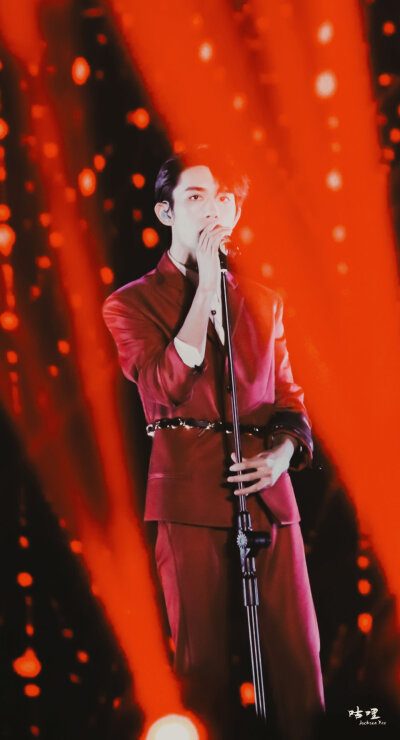 易烊千玺 湖南卫视跨年演唱会