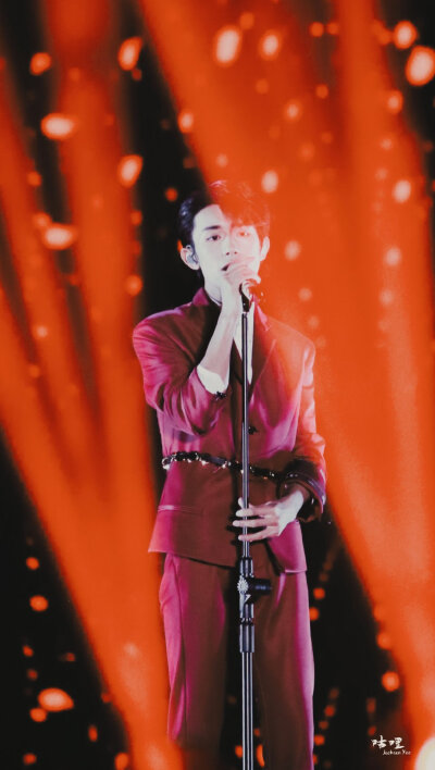 易烊千玺 湖南卫视跨年演唱会